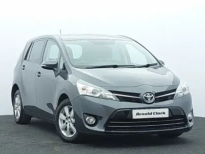 Usado Toyota Verso 110 CV (80 kW) 2015 Gris Monovolumen