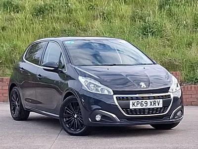 Usado Peugeot 208 82 HP (60 kW) 2019 Cinzento Citadino