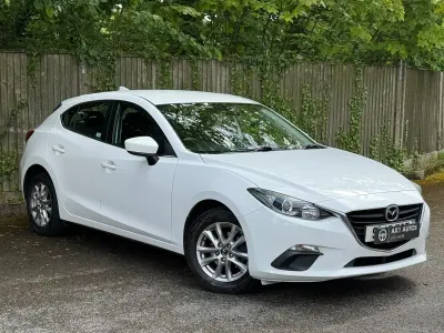Used Mazda 3 100 HP (73 kW) 2015 White Hatchback