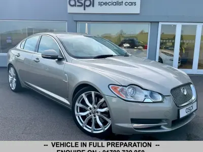 Begagnad Jaguar XF Premium Luxury 385 HK (283 kW) 2011 Guld Sedan