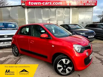 Used Renault Twingo Dynamique 70 HP (51 kW) 2015 Red Hatchback