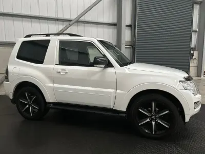 Second-hand Mitsubishi Shogun 187 CP (137 kW) 2017 Alb SUV
