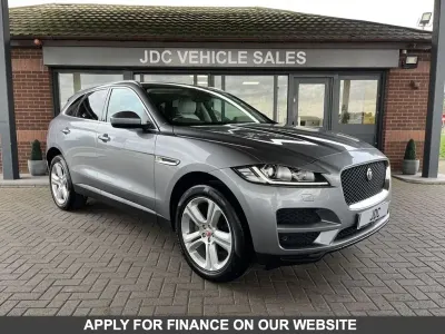 Begagnad Jaguar F-Pace Portfolio 180 HK (132 kW) 2020 Grå SUV