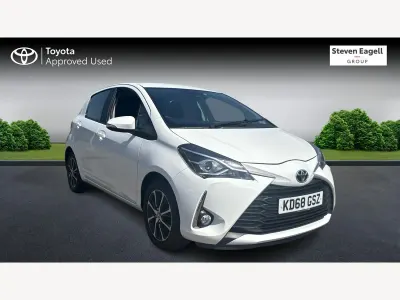 Used Toyota Yaris 111 HP (81 kW) 2019 White Hatchback