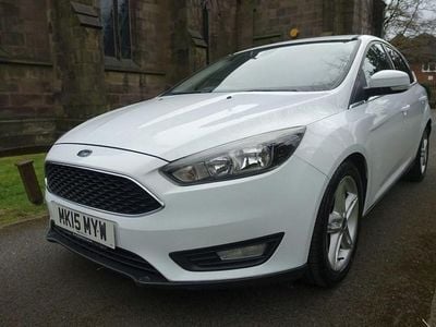 Used Ford Focus Zetec 120 HP (88 kW) 2015 White Hatchback