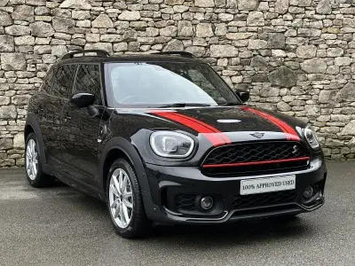 Begagnad Mini Cooper S Premium Plus 175 HK (128 kW) 2023 Svart Halvkombi
