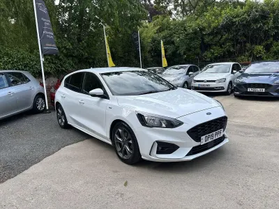 Used Ford Focus ST-Line 125 HP (91 kW) 2019 White Hatchback