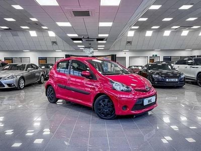 Used Toyota Aygo 68 HP (50 kW) 2014 Red Hatchback