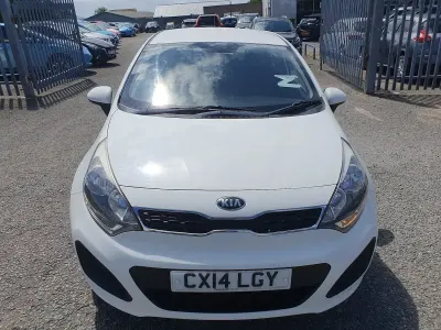 Used Kia Rio 84 HP (61 kW) 2014 White Hatchback