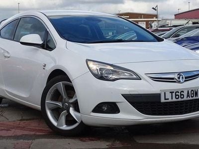 Used Vauxhall Astra GTC SRi 136 HP (100 kW) 2016 White Coupe