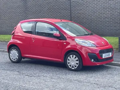Used Peugeot 107 Access 68 HP (50 kW) 2013 Red Hatchback