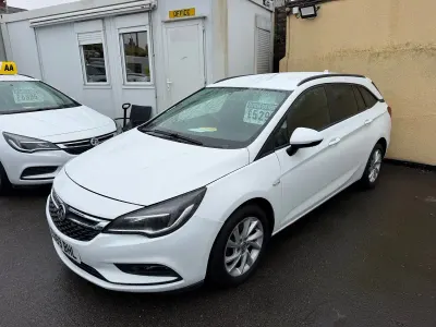 Used Vauxhall Astra Design Edition 136 HP (100 kW) 2019 White Estate