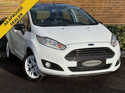 Used Ford Fiesta Zetec 100 HP (73 kW) 2017 White Hatchback