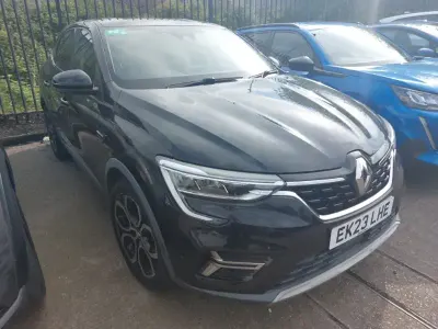 Usado Renault Arkana Version S 142 CV (104 kW) 2023 Negro SUV