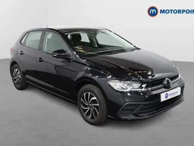 Begagnad VW Polo Life 2024 Svart Halvkombi
