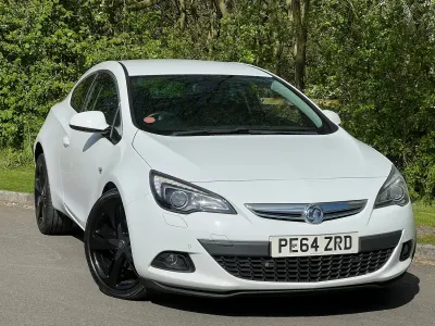 Used Vauxhall Astra GTC SRi 200 HP (147 kW) 2014 White Hatchback