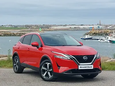 Used Nissan Qashqai N-Connecta 140 HP (102 kW) 2023 Red SUV