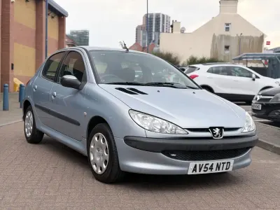 Gebraucht Peugeot 206 S 75 PS (55 kW) 2005 Silber Kleinwagen