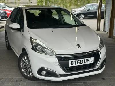 Usado Peugeot 208 Signature Sky 2019 Branco Citadino