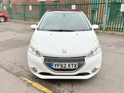 Used Peugeot 208 Allure 82 HP (60 kW) 2012 White Hatchback