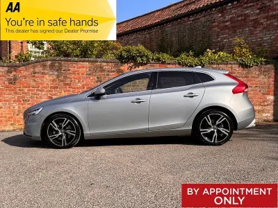 Used Volvo V40 R-Design Pro 120 HP (88 kW) 2018 Silver Hatchback