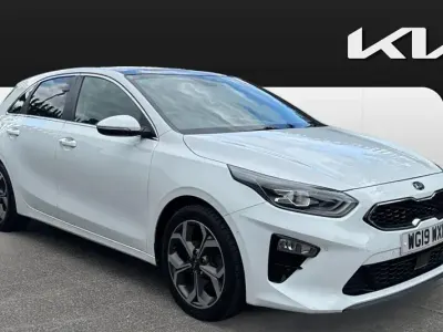Usado Kia Ceed First Edition 140 CV (102 kW) 2019 Blanco Utilitario