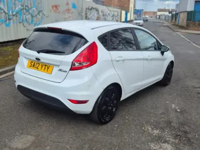 Używany Ford Fiesta 2012 Biały Hatchback