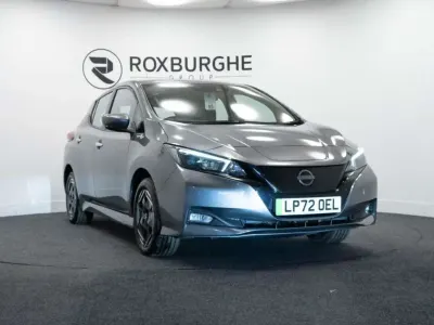 Begagnad Nissan Leaf Acenta 110 kW (150 HK) 2022 Grå Halvkombi