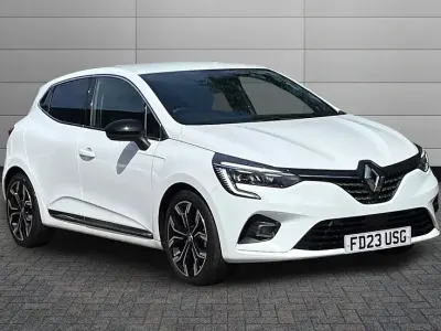 Used Renault Clio Techno 145 HP (106 kW) 2023 Glacier white Hatchback