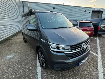 Usado VW California Beach 150 CV (110 kW) 2023 Gris Van