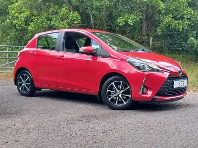 Używany Toyota Yaris 2018 Czerwony Hatchback