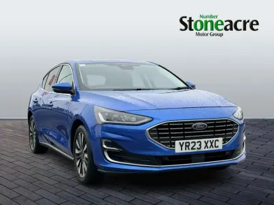 Begagnad Ford Focus Titanium 155 HK (114 kW) 2023 Blå Halvkombi