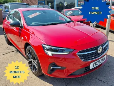 Used Vauxhall Insignia Edition 122 HP (89 kW) 2022 Red Hatchback