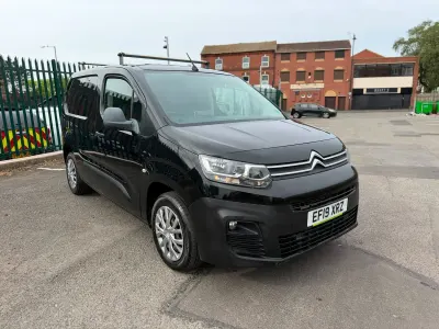Used Citroën Berlingo Start 100 HP (73 kW) 2019 Black MPV
