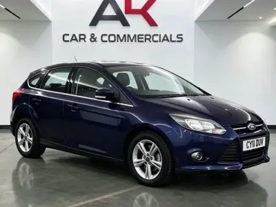 Used Ford Focus Zetec 125 HP (91 kW) 2011 Blue Hatchback