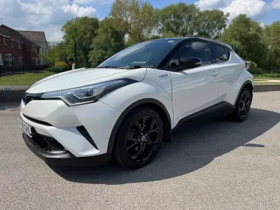 Used Toyota C-HR 122 HP (89 kW) 2019 White SUV
