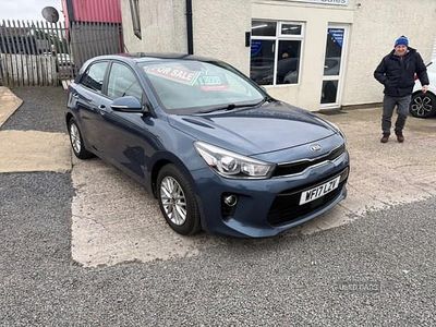 Usado Kia Rio 99 HP (72 kW) 2017 Azul Citadino