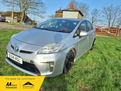 Usado Toyota Prius T4 76 HP (55 kW) 2014 Prateado Citadino