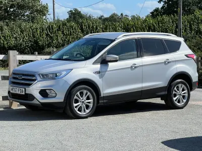 Usado Ford Kuga Titanium 120 CV (88 kW) 2017 Plateado SUV