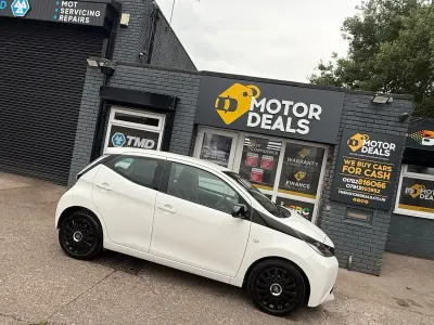 Used Toyota Aygo X-play 69 HP (50 kW) 2016 White Hatchback