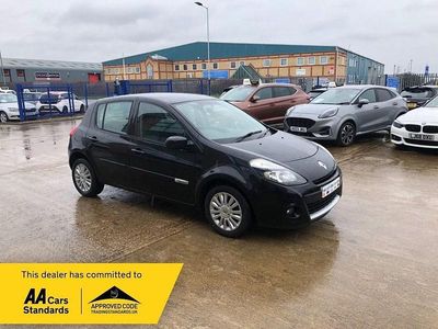 Used Renault Clio IV Expression+ 88 HP (64 kW) 2012 Black Hatchback