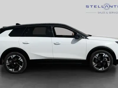 Used Vauxhall Grandland Ultimate 154 kW (210 HP) 2025 White SUV