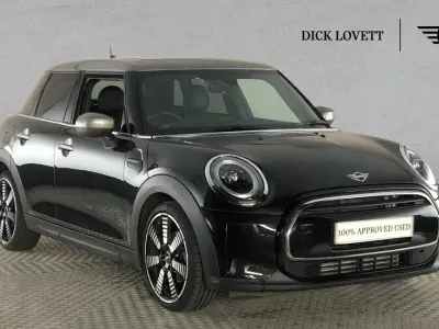 Begagnad Mini Cooper Exclusive 134 HK (98 kW) 2022 Svart Halvkombi