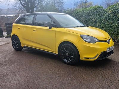 Used MG MG3 106 HP (77 kW) 2016 Yellow Hatchback