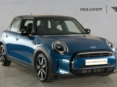 Begagnad Mini Cooper Exclusive 136 HK (100 kW) 2023 Blå Halvkombi
