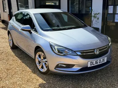 Used Vauxhall Astra SRi 150 HP (110 kW) 2016 Silver Hatchback