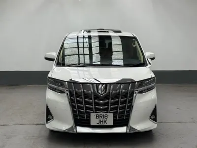Begagnad Toyota Alphard 190 HK (139 kW) 2026 Vit Minibuss