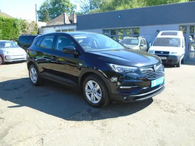 Używany Vauxhall Grandland X S 130 KM (95 kW) 2019 Czarny SUV
