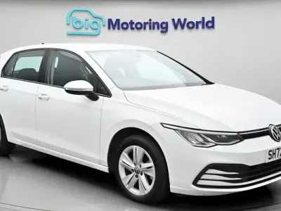 Używany VW Golf VIII S 131 KM (96 kW) 2023 Biały Hatchback