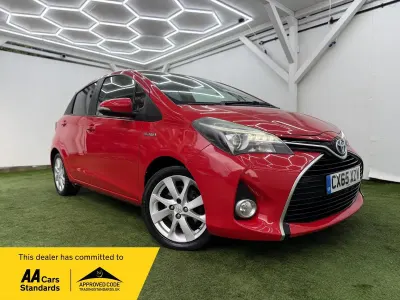 Used Toyota Yaris Hybrid Sport 2015 Red Hatchback